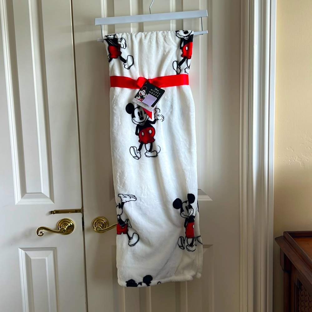 Disney Mickey Mouse Plush Throw